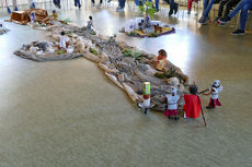 Kinderkarfreitagsliturgie im Gemeindezentrum (Foto: Karl-Franz Thiede)